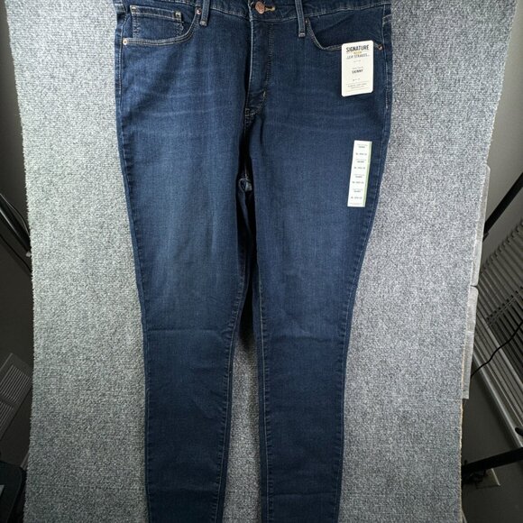 NWT Levi’s Women’s 18W 34x32 Denim Jeans Totally Shaping Skinny Tapered Pants - Picture 1 of 11